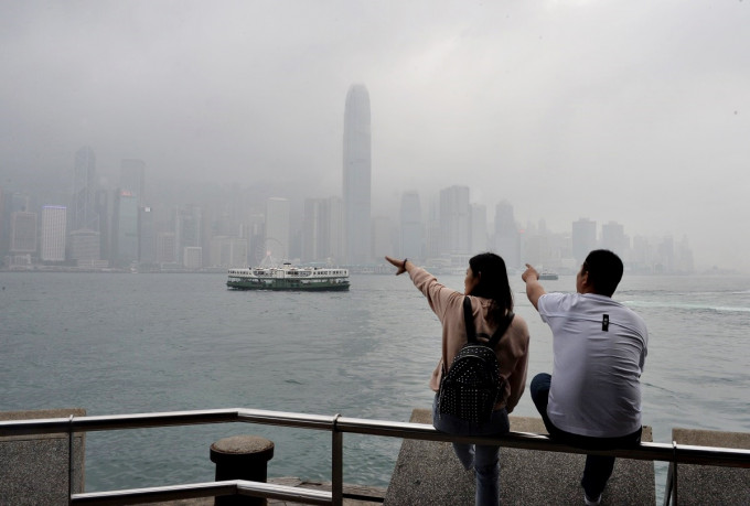 預測天氣相當溫暖，早晚有霧。資料圖片