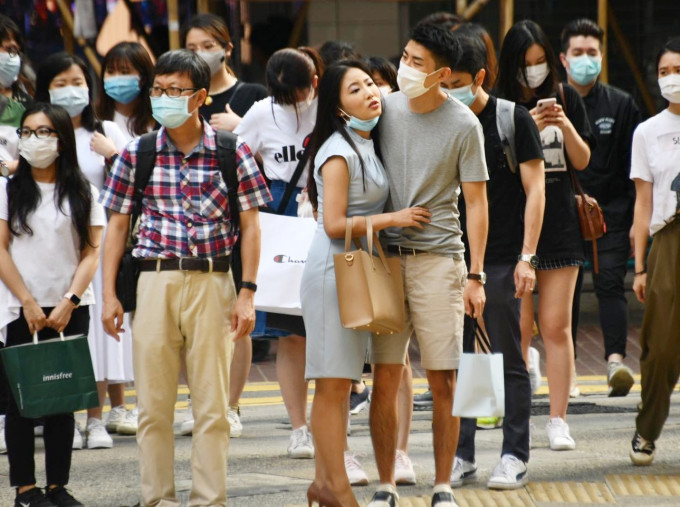 疫情下，港人的生活亦受到影響。