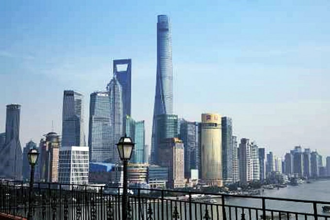 现时中国第一高楼是上海中心大厦，楼高632米。