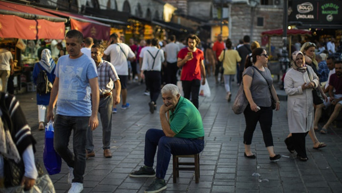 土耳其通脹接近八成，但央行仍出乎意料減息。AP圖片