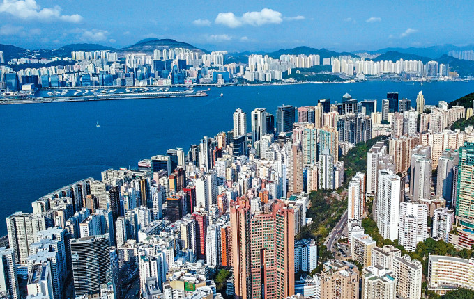 陳啟宗指出，以往20多年香港樓市不健康發展，應該歸咎於立法會運作。