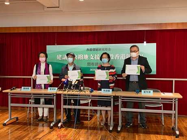 鄭耀棠(左二)表示，中央積極回應他的提案。