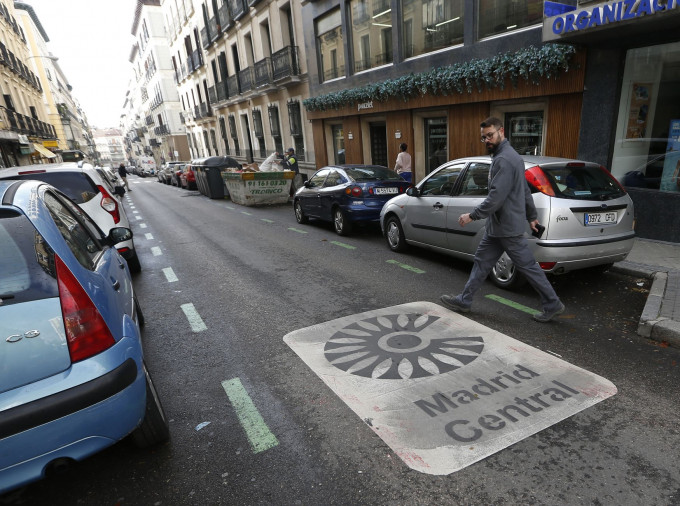 西班牙首都马德里当局禁止排放废气严重的旧款汽车在市中心行驶。AP