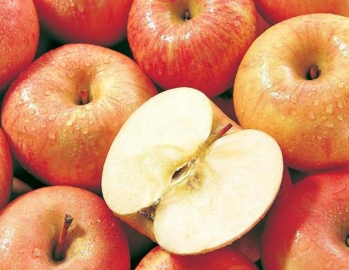 中國海關發表「警示通報」，將加強對美國進口蘋果、原木的查驗。（資料圖片）