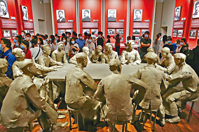 ■中国共产党第一次全国代表大会纪念馆迎来参观人潮。