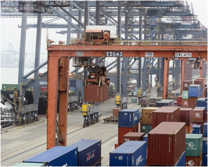 竞委会知悉「香港海港联盟」共同经营及管理8个货柜码头共23个泊位。