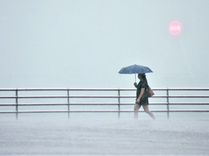 本港今早普遍录得超过60毫米雨量。