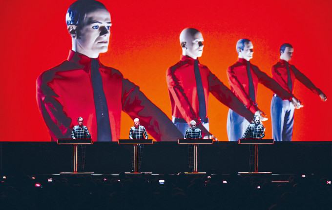 Kraftwerk对电音界影响深远，尤其经典作《The Man Machine》。