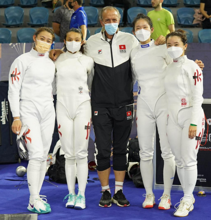 女子重剑队首次打入世锦赛团体八强。国际剑联Facebook图片