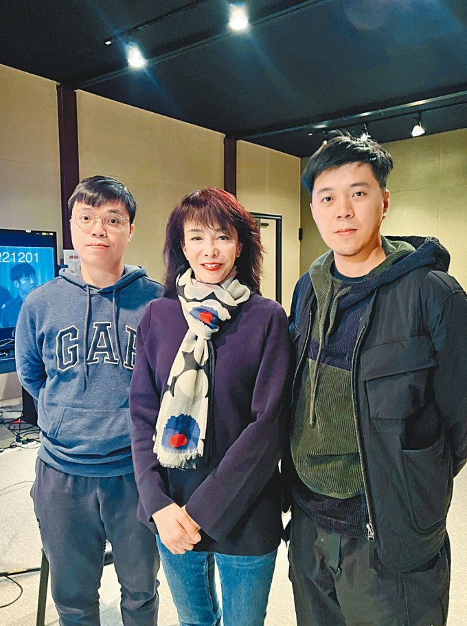 Do姐与《超神经械劫案下》导演应智贇（右）及编剧黄智扬（左）合照。