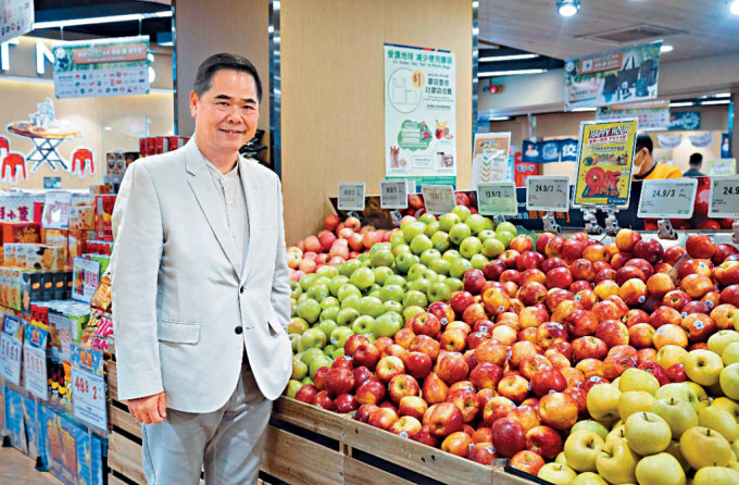 任良安表示，百佳率先於本地大學校園內店舖推行新鮮蔬果產品減塑政策，希望可帶動其他超市仿效。