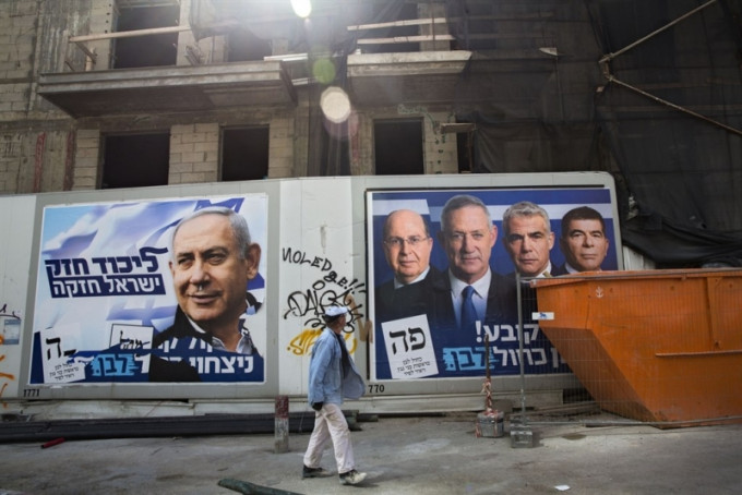以色列票站調查顯示，大選中兩個主要政黨取得的議席相當接近，沒有明顯優勢。AP