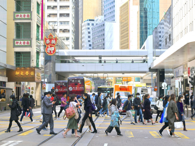 香港民意研究所昨公布最新社会指标调查，创1997年有纪录以来新低。资料图片
