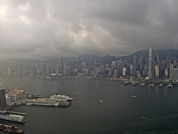 预测今日有几阵骤雨。天文台图片