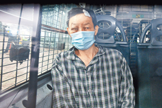 被告劉艷波承認傷人及管有攻擊性武器，判監十二星期。