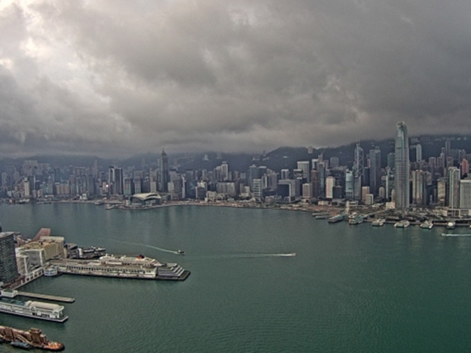 预测今日有一两阵骤雨。天文台图片