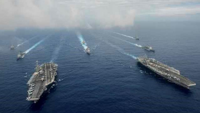 美国军舰军机朝台湾周边集结。路透社资料图片