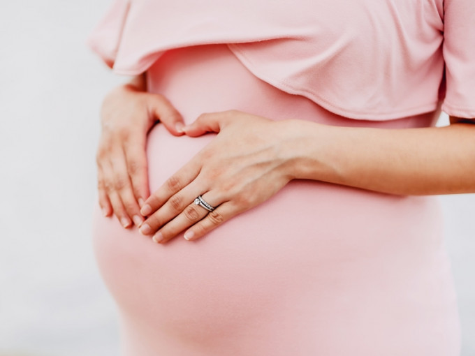 孕妇或喂哺母乳的妈妈戒食易致敏食物，可否预防子女患上过敏症？（unsplash图片）