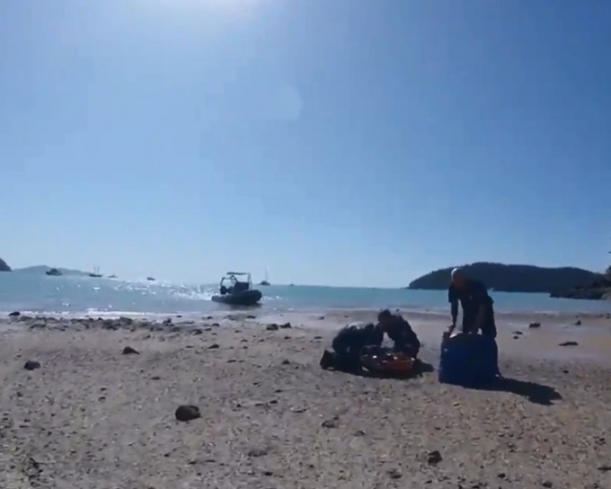 澳洲北部度假勝地聖靈島海灘24小時內發生2宗鯊魚攻擊人的意外。網圖