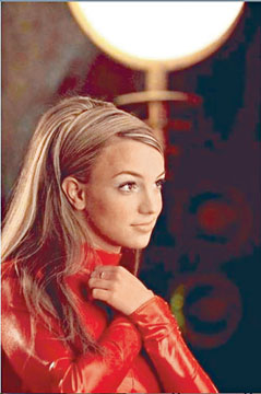 Britney Spears的名曲推出20周年，在網上大晒20年前的照片。