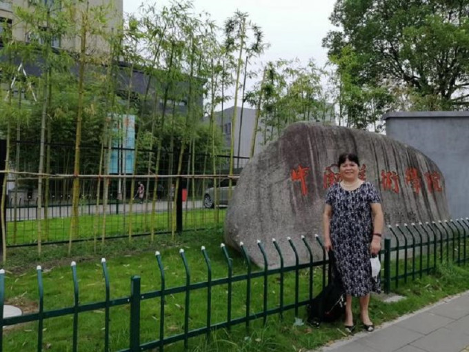 上海老婦人徐安玲以70歲高齡獲得第二個學位。新華網圖片