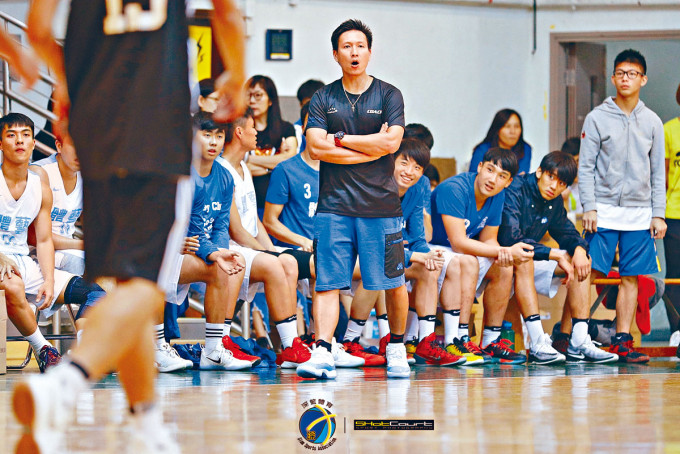 刘嘉豪对足、篮球场等团体运动场地暂未重开，表示失望。