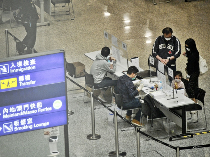 政府將於本月18日起，為機場抵港人士 提供自費血清抗體檢測服務。資料圖片