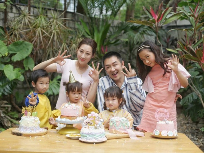 陈浩民一家庆祝细女三岁生日。