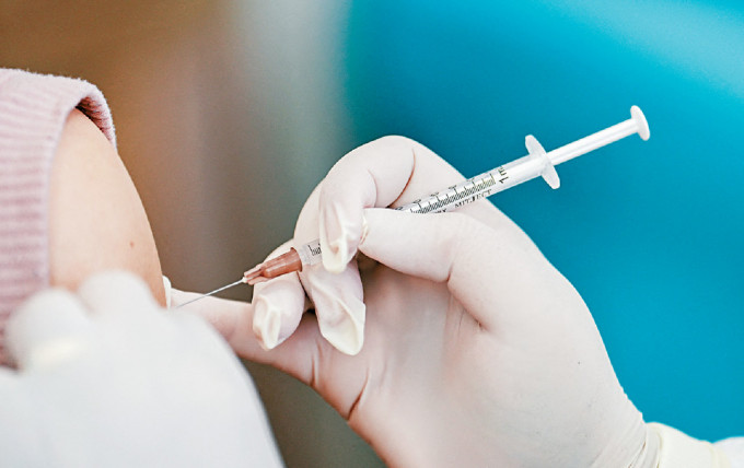 衞生署過去3個月接18宗疫苗異常事件報告，5人針後疑患貝爾面癱。資料圖片