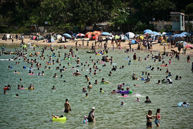 下周初天气酷热，相信不少市民会到海滩畅泳消暑。资料图片
