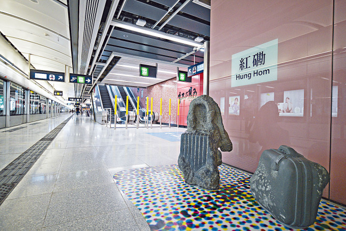 港铁屯马本月二十七日全通车，红磡站新月台提早一周启用。
