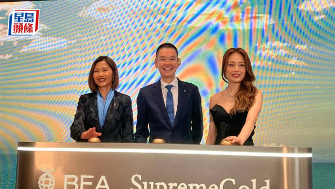 左至右：東亞銀行總經理兼個人銀行主管黃妮妞、東亞銀行聯席行政總裁李民橋、容祖兒