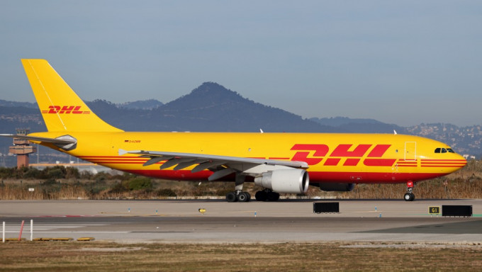 DHL周一起暫停接收運往美國超過800美元貨件。路透社