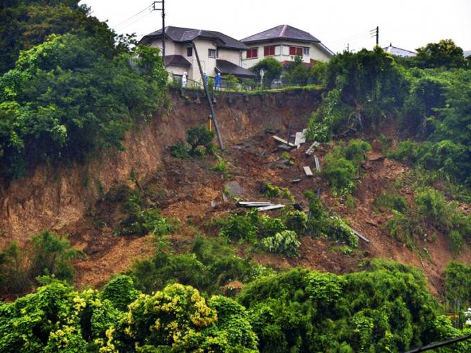 日本靜岡縣熱海市伊豆山區因暴雨引發大規模山泥傾瀉。AP圖片