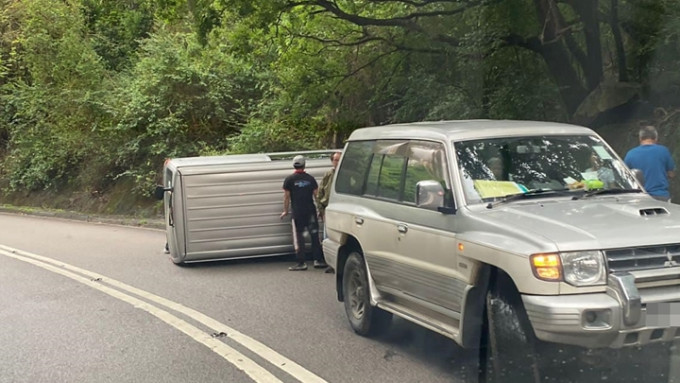貨Van自炒翻側。fb香港突發事故報料區Bosco Chu圖片
