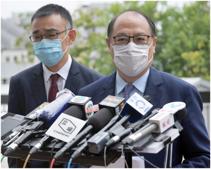 林大辉（右）指「港台好、顾问委员会、大家好、香港好」。