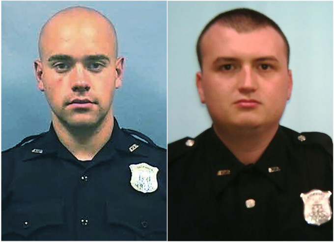 亞特蘭大黑人遭擊斃案件，兩警員被起訴。前警員羅爾夫（左）被控謀殺等11項控罪。AP圖