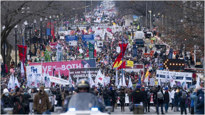 數以萬人於華盛頓參加一年一度的「為生命遊行」集會。AP