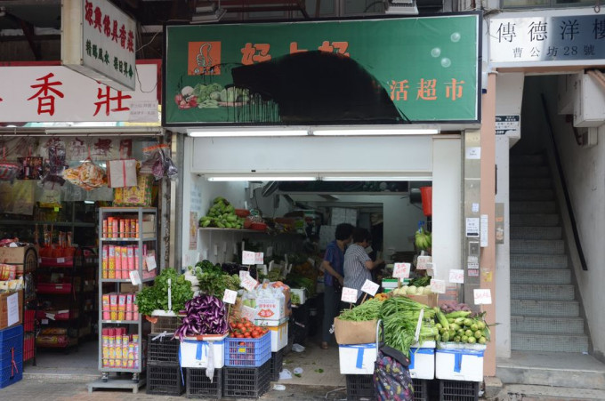 「好上好蔬菜」多间分店遭人淋黑漆破坏。