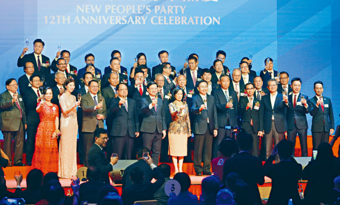 新民党党庆，特区政府及中联办官员等嘉宾出席典礼。