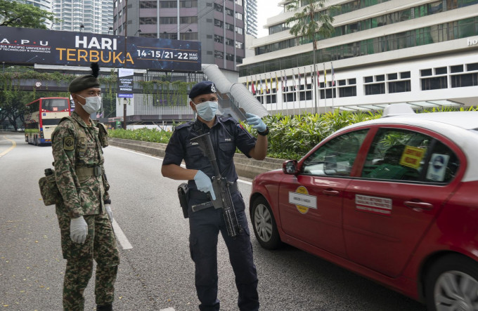 自马来西亚实施锁国措施抗疫后，马国犯罪率降7成。AP