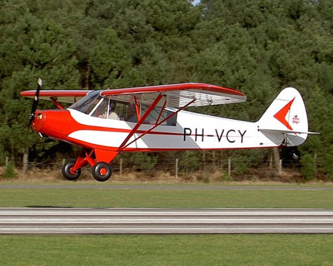 两肇事小型飞机属于荷兰航空博物馆。网图