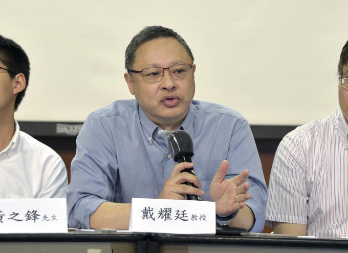 戴耀廷批评石永泰未有指出制度的暴力问题，反将责任推予抗争者。