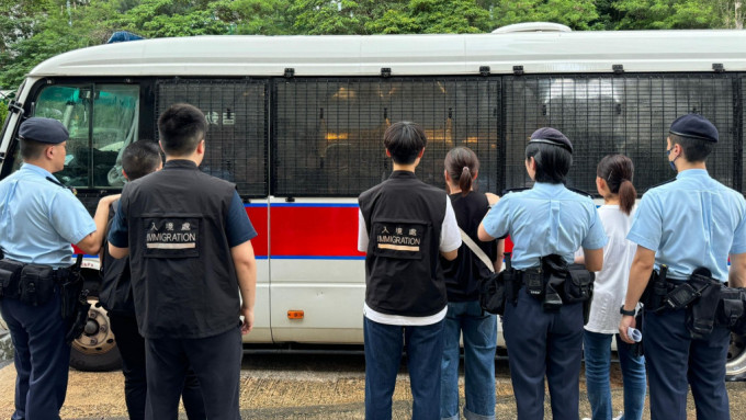 警方夥入境处东九龙反黑工拘23人 包括4本地雇主及两通缉犯