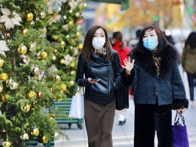 日本东京都新增888人确诊新冠肺炎，是一周内第二次创下单日新高。AP图片
