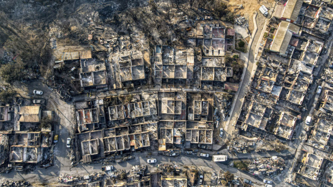 比尼亚德尔马（Vina del Mar）整个El Olivar 社区被烧成灰。 美联社