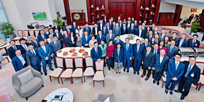 財政司司長陳茂波昨出席立法會前廳交流會。