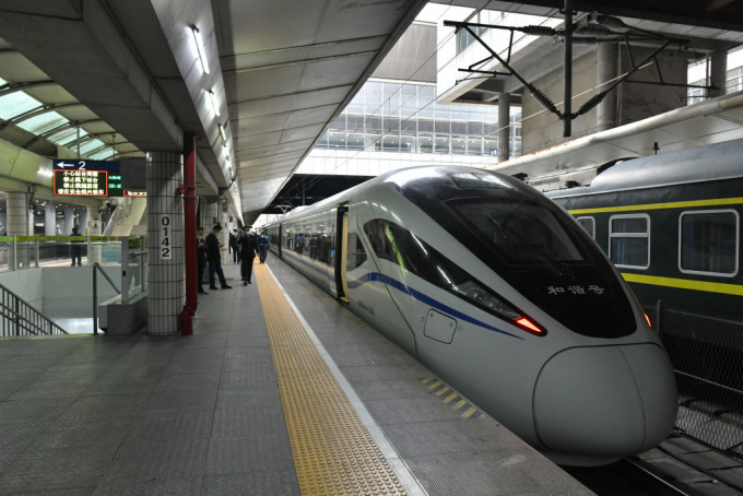 高铁年初二至初四，每日增加11对往来西九龙福田，新增班次2月3日发售。资料图片