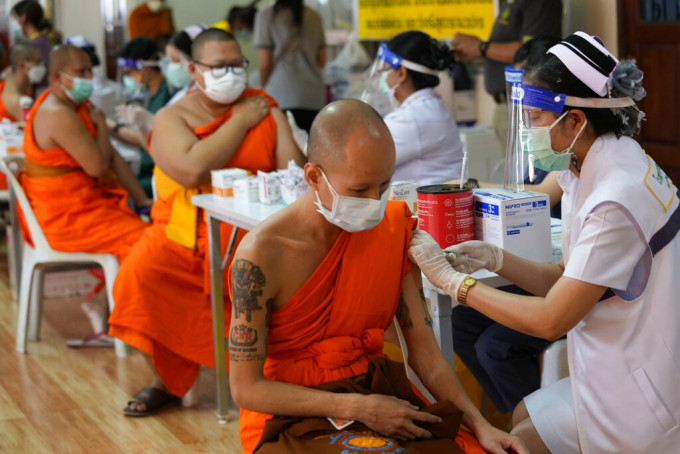 泰國超過6,600萬人口當中，只有5.8%民眾完成接種兩劑新冠疫苗。AP資料圖片
