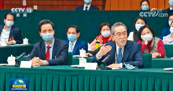 ■唐英年（右）在会上「插话」，询问韩正有关香港与内地通关的事宜。